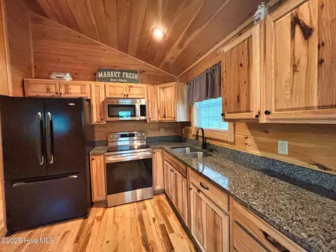 Kitchen - 325 Dawsons Ln, Murphy, NC 28906 photo 1 of 4