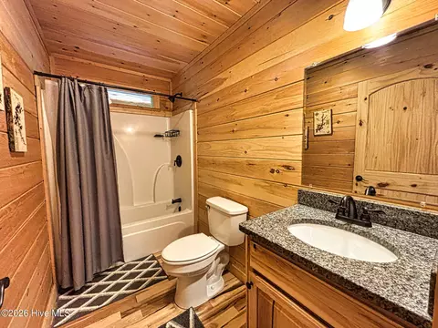Bath - 325 Dawsons Ln, Murphy, NC 28906 photo 1 of 1
