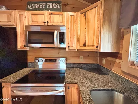 Kitchen - 325 Dawsons Ln, Murphy, NC 28906 photo 2 of 4