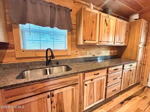 Kitchen - 325 Dawsons Ln, Murphy, NC 28906 photo 3 of 4