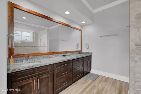 Bath - 1044 Mallard Bay Dr, Hampstead, NC 28443 photo 3 of 7