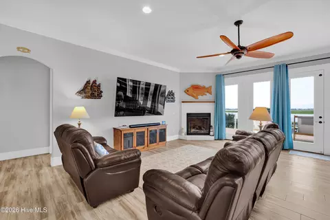Living - 1044 Mallard Bay Dr, Hampstead, NC 28443 photo 1 of 3