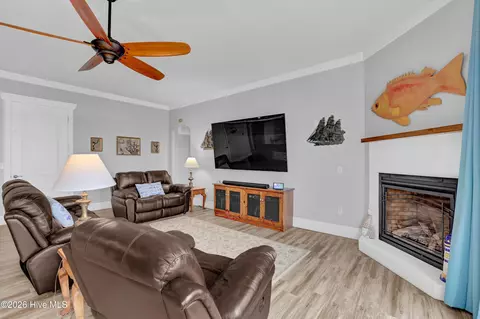 Living - 1044 Mallard Bay Dr, Hampstead, NC 28443 photo 2 of 3