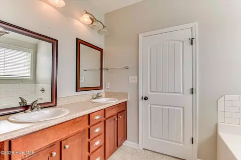 Bath - 7002 Summerton Dr, Augusta, GA 30909 photo 3 of 3