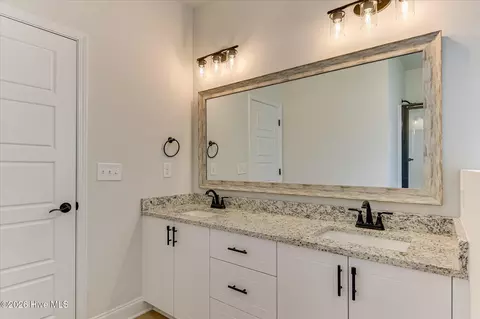 Bath - 1060 Burlington Dr, Augusta, GA 30909 photo 4 of 5