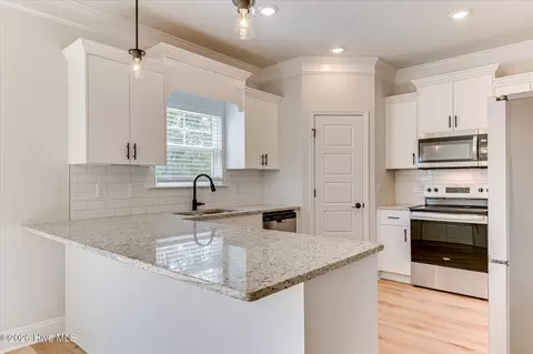 Kitchen - 1060 Burlington Dr, Augusta, GA 30909 photo 2 of 6