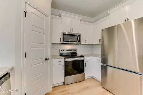 Kitchen - 1060 Burlington Dr, Augusta, GA 30909 photo 5 of 6