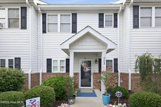112 Rochelle Dr #203, Morehead City, NC 28557