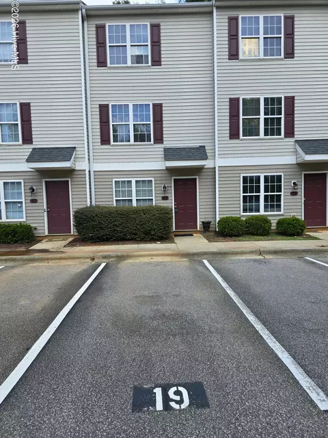 19 Red Ln, Raleigh, NC 27606