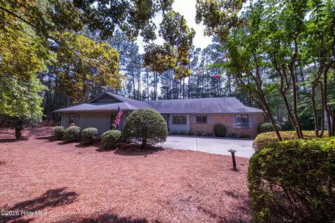 185 Pinyon Cir, Pinehurst, NC 28374