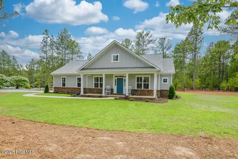 120 Edgewater Dr, West End, NC 27376
