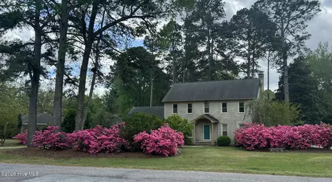 300 King George Rd, Greenville, NC 27858