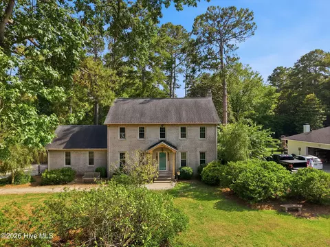 300 King George Rd, Greenville, NC 27858