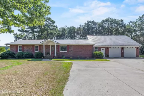 727 Delway Hwy, Rose Hill, NC 28458