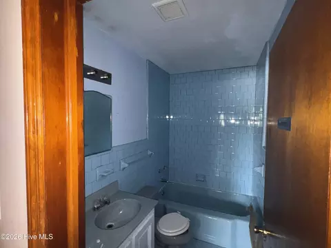 Bath - 2815 Deans Bridge Rd, Augusta, GA 30906 photo 1 of 3