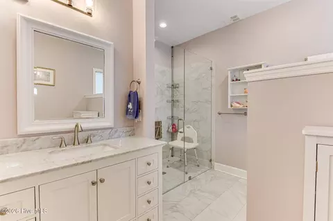 Bath - 130 Lakeview Ct, Martinez, GA 30907 photo 2 of 6