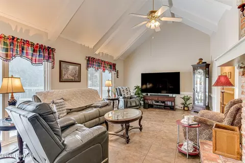 Living - 130 Lakeview Ct, Martinez, GA 30907 photo 1 of 3