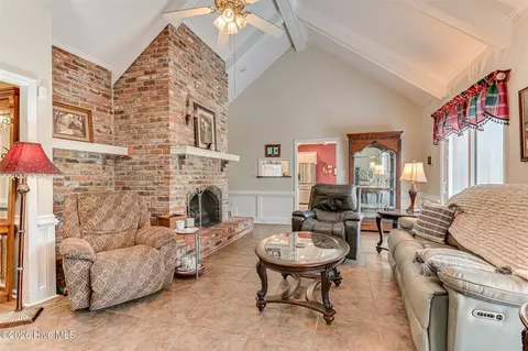 Living - 130 Lakeview Ct, Martinez, GA 30907 photo 3 of 3