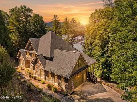 382 Lake Shore Dr, Topton, NC 28781