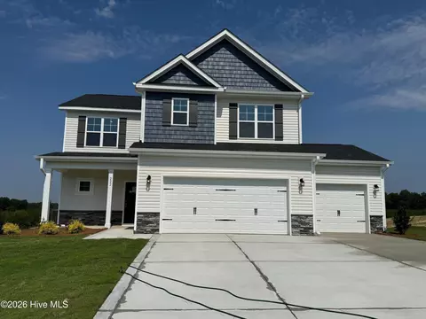 222 Ashley Heights Dr, Aberdeen, NC 28315