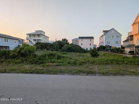 1110 N Topsail Dr N, Surf City, NC 28445