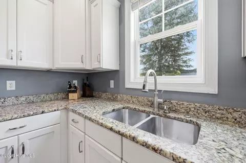 Kitchen - 91 W Conolly Ct, Hampstead, NC 28443 photo 4 of 5