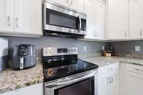 Kitchen - 91 W Conolly Ct, Hampstead, NC 28443 photo 5 of 5