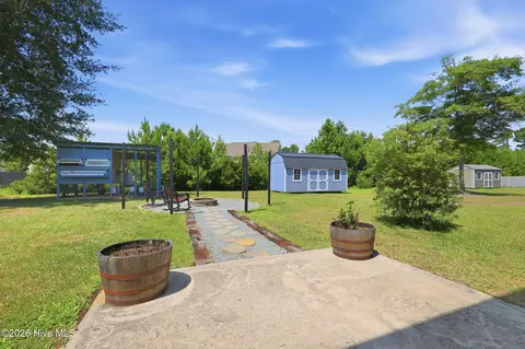 Exterior - 91 W Conolly Ct, Hampstead, NC 28443 photo 4 of 5
