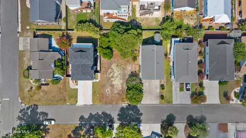 919 Riptide Ln, Carolina Beach, NC 28428