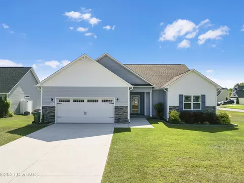 300 Channel Run Ln, Sneads Ferry, NC 28460