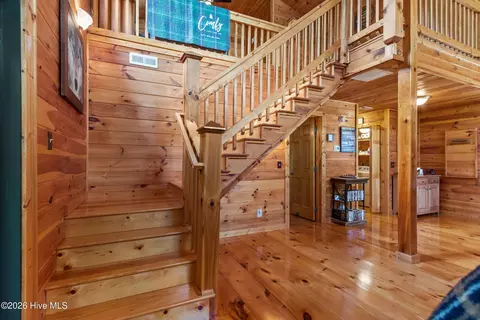 Entry Way - 171 Laurel Oak Ln, Murphy, NC 28906 photo 6 of 8