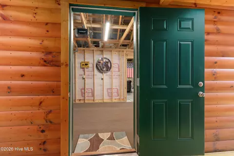 Entry Way - 171 Laurel Oak Ln, Murphy, NC 28906 photo 8 of 8