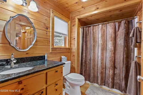 Bath - 171 Laurel Oak Ln, Murphy, NC 28906 photo 1 of 5