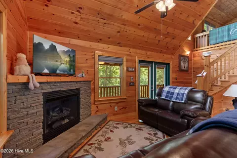 Living - 171 Laurel Oak Ln, Murphy, NC 28906 photo 2 of 2
