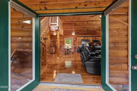 Entry Way - 171 Laurel Oak Ln, Murphy, NC 28906 photo 4 of 8
