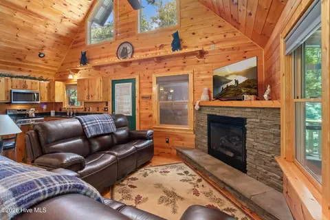Living - 171 Laurel Oak Ln, Murphy, NC 28906 photo 1 of 2