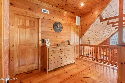 Entry Way - 171 Laurel Oak Ln, Murphy, NC 28906 photo 7 of 8