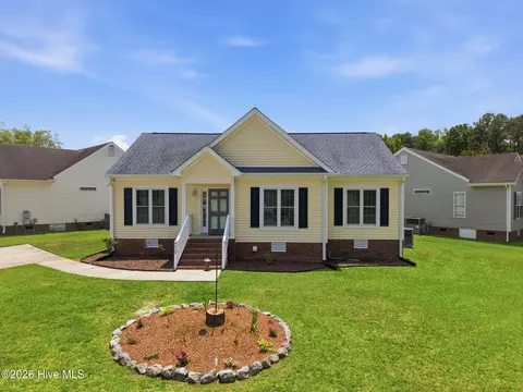 4409 Surrey Meadows Dr, Winterville, NC 28590