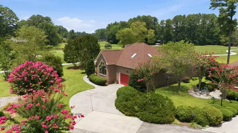 8004 Club House Dr, New Bern, NC 28562