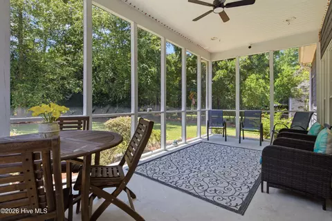 Exterior - 506 Royal Tern Dr, Hampstead, NC 28443 photo 5 of 27