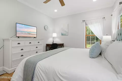 Bedroom - 506 Royal Tern Dr, Hampstead, NC 28443 photo 2 of 7