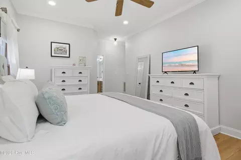 Bedroom - 506 Royal Tern Dr, Hampstead, NC 28443 photo 4 of 7