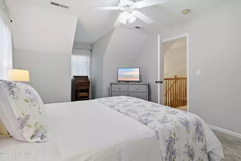 Bedroom - 506 Royal Tern Dr, Hampstead, NC 28443 photo 6 of 7