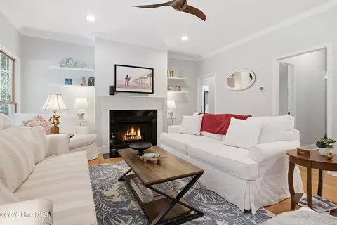 Living - 506 Royal Tern Dr, Hampstead, NC 28443 photo 4 of 5