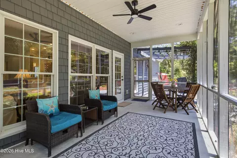 Exterior - 506 Royal Tern Dr, Hampstead, NC 28443 photo 4 of 27