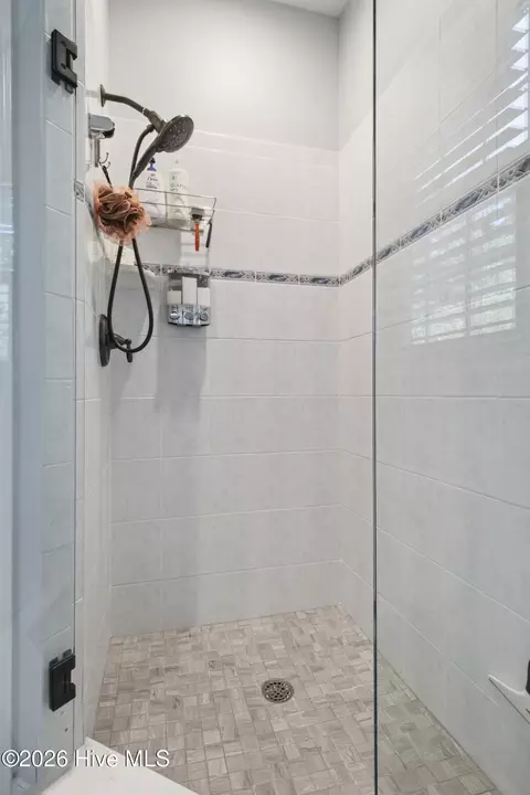 Bath - 506 Royal Tern Dr, Hampstead, NC 28443 photo 5 of 7