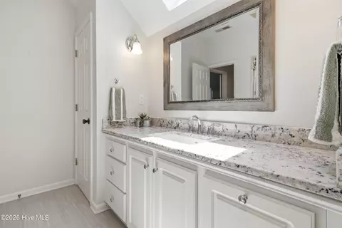 Bath - 506 Royal Tern Dr, Hampstead, NC 28443 photo 7 of 7