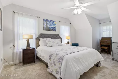 Bedroom - 506 Royal Tern Dr, Hampstead, NC 28443 photo 5 of 7