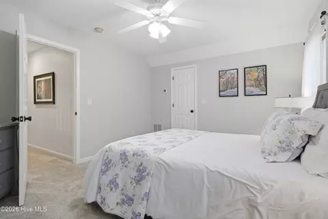 Bedroom - 506 Royal Tern Dr, Hampstead, NC 28443 photo 7 of 7