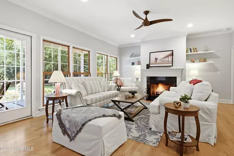 Living - 506 Royal Tern Dr, Hampstead, NC 28443 photo 5 of 5